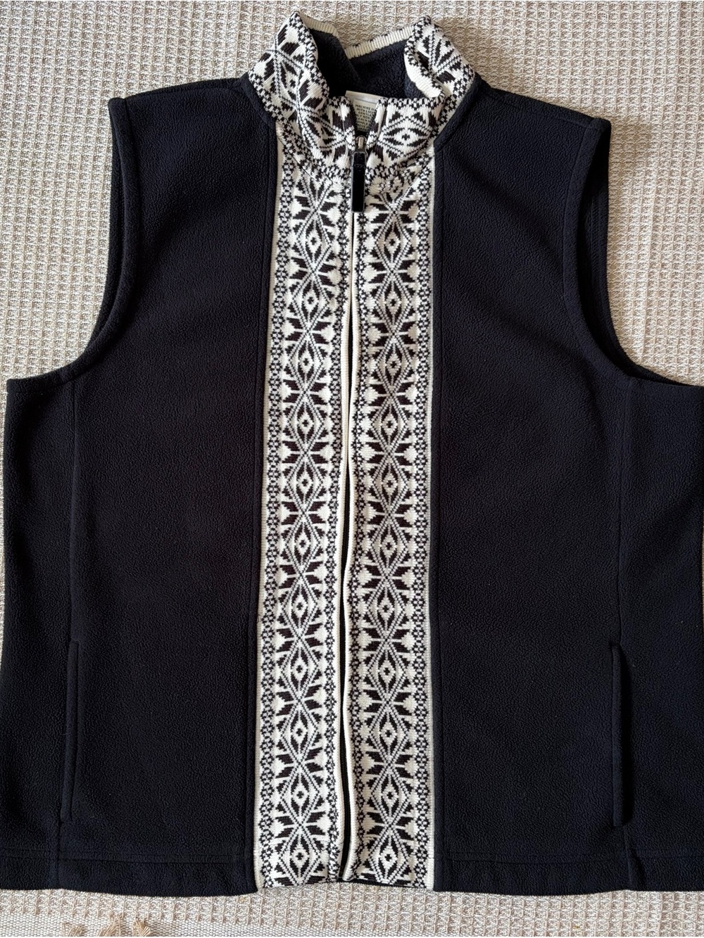 L.L. Bean Women’s Black Fleece Vest with White Nordic Trim Large